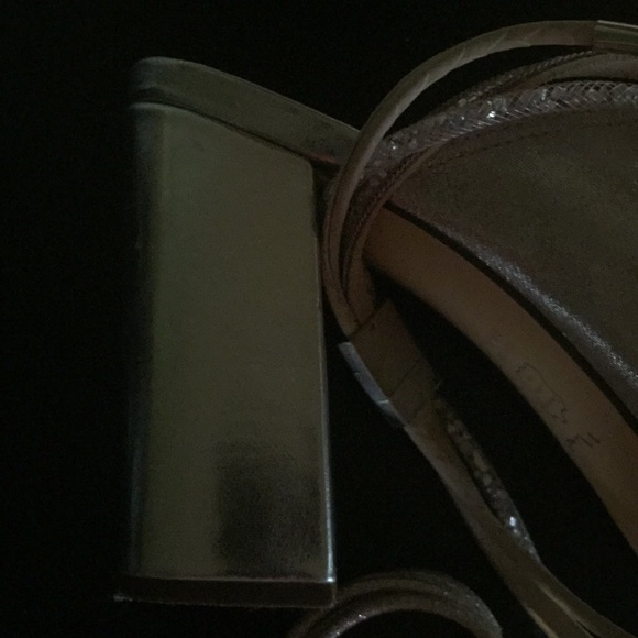 💲🔻 Brushed  Silver Sophisticated Platform 👡 Heels - Picture 5 of 6